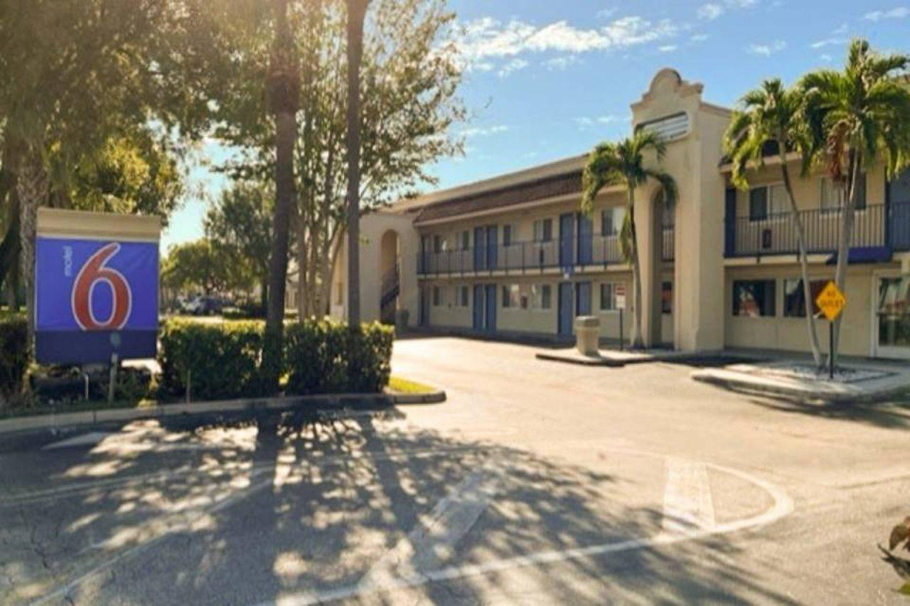 Motel 6 Riviera Beach Fl Eksteriør billede